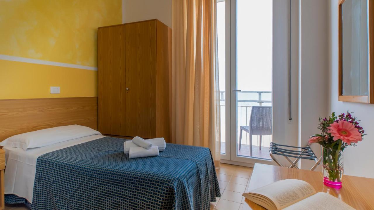 Hotel President'S Pesaro Bagian luar foto