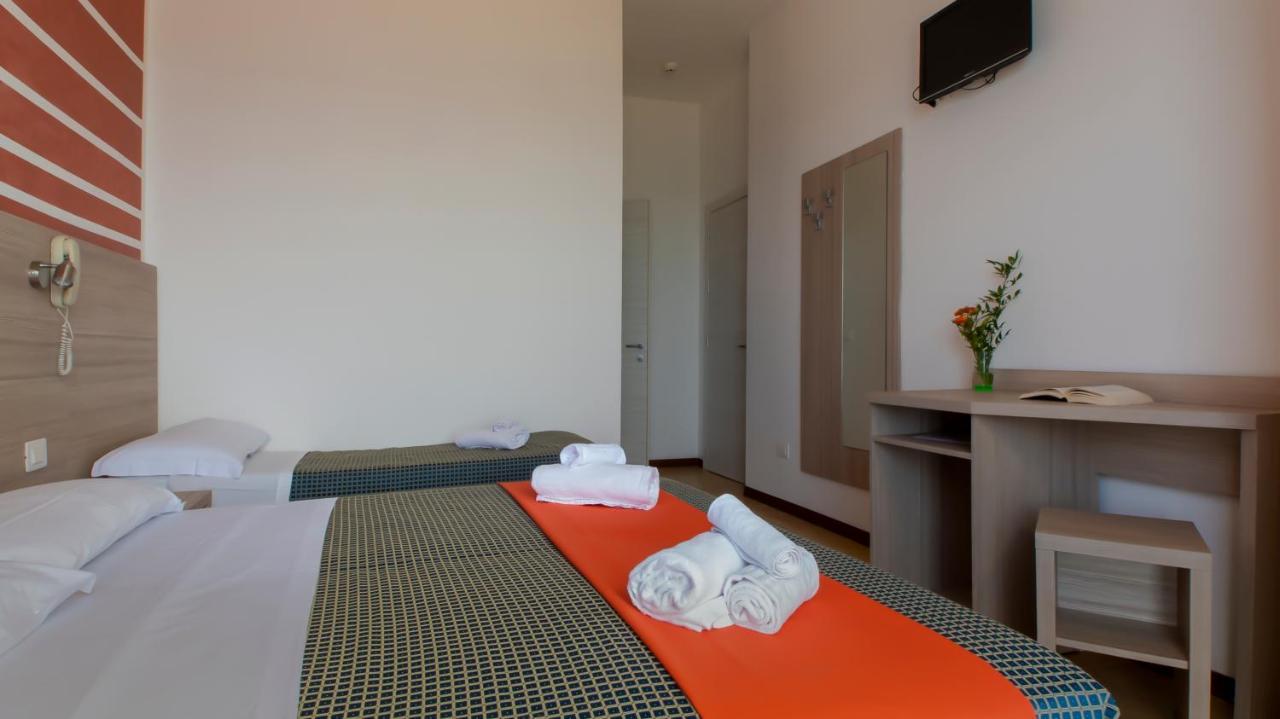 Hotel President'S Pesaro Bagian luar foto
