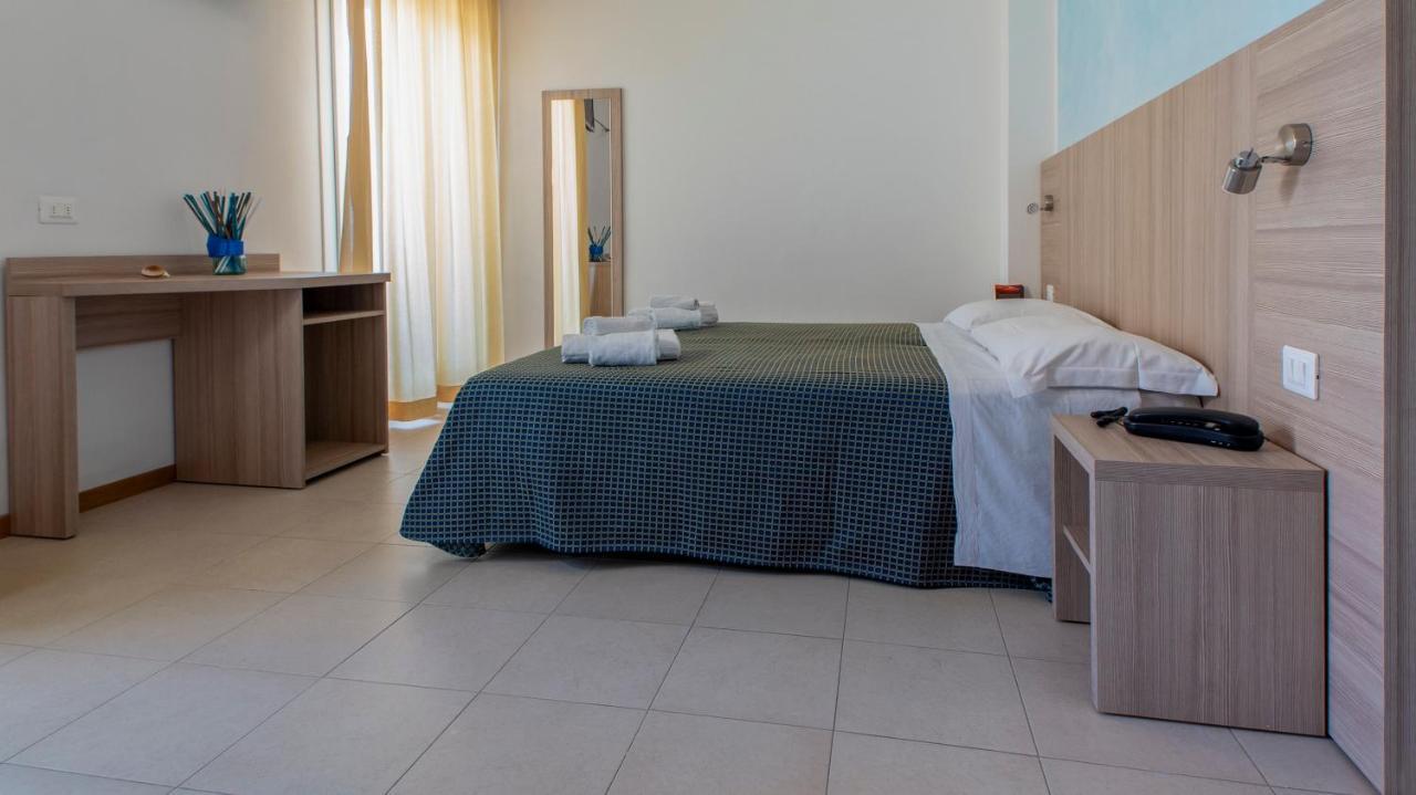 Hotel President'S Pesaro Bagian luar foto