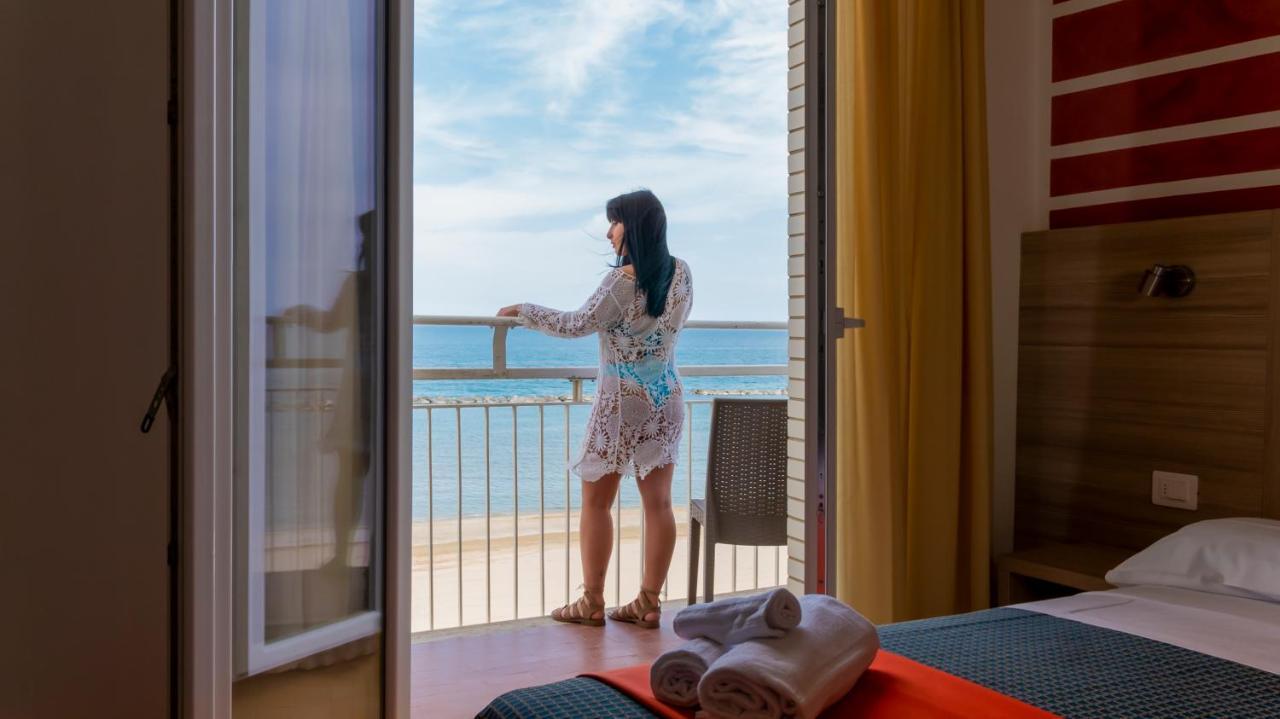 Hotel President'S Pesaro Bagian luar foto