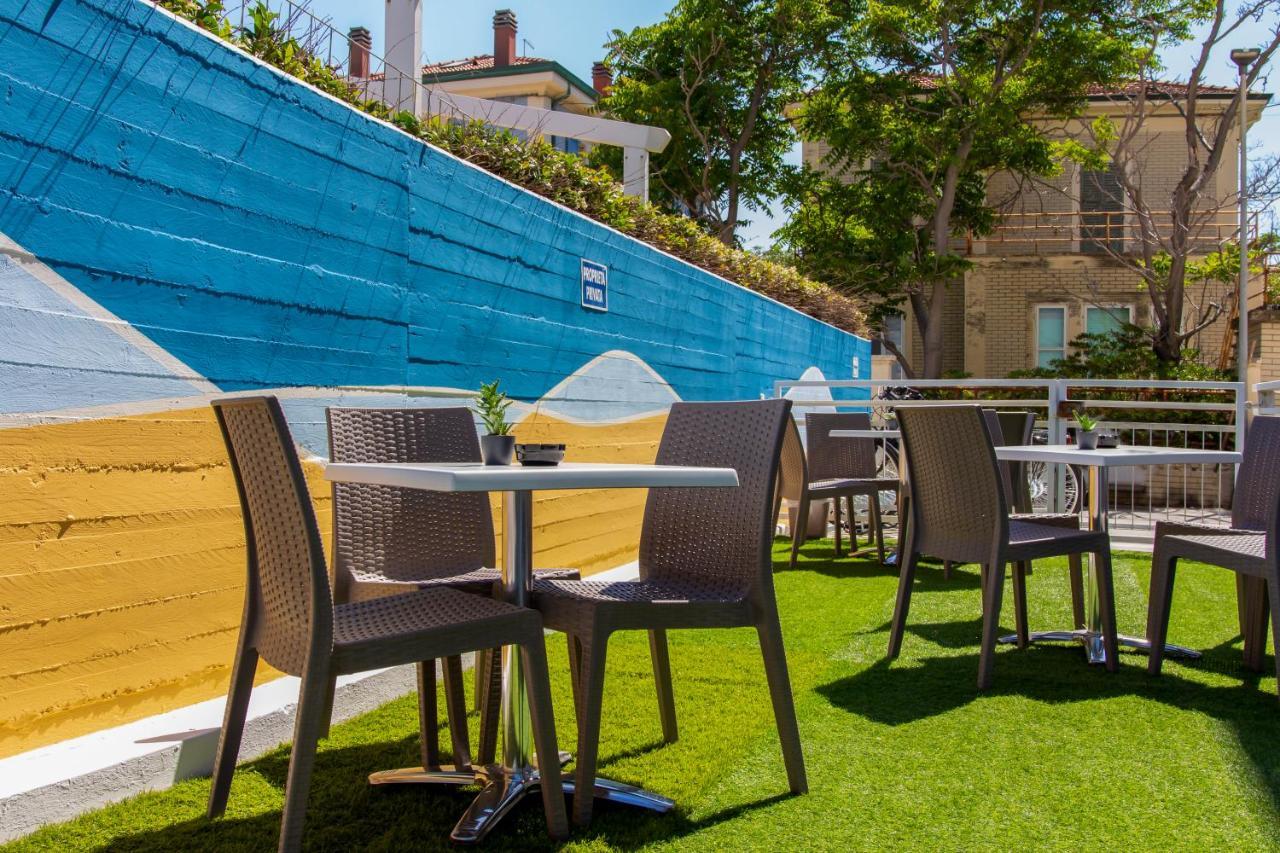 Hotel President'S Pesaro Bagian luar foto