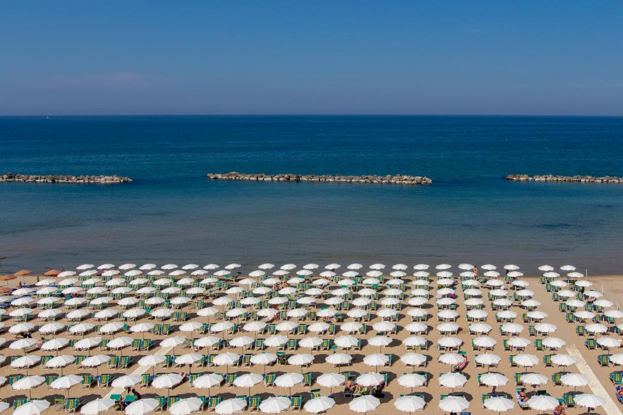 Hotel President'S Pesaro Bagian luar foto