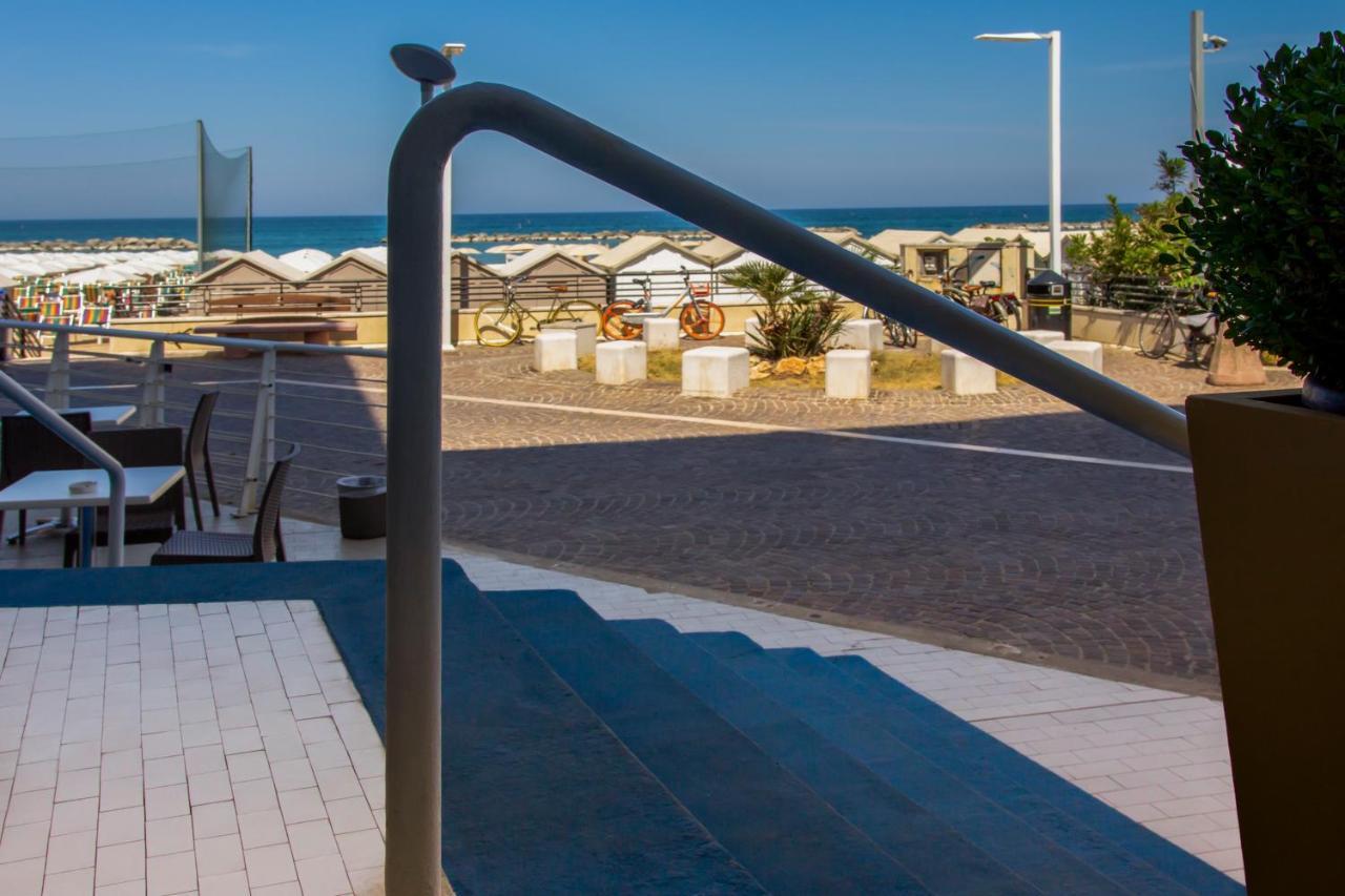 Hotel President'S Pesaro Bagian luar foto