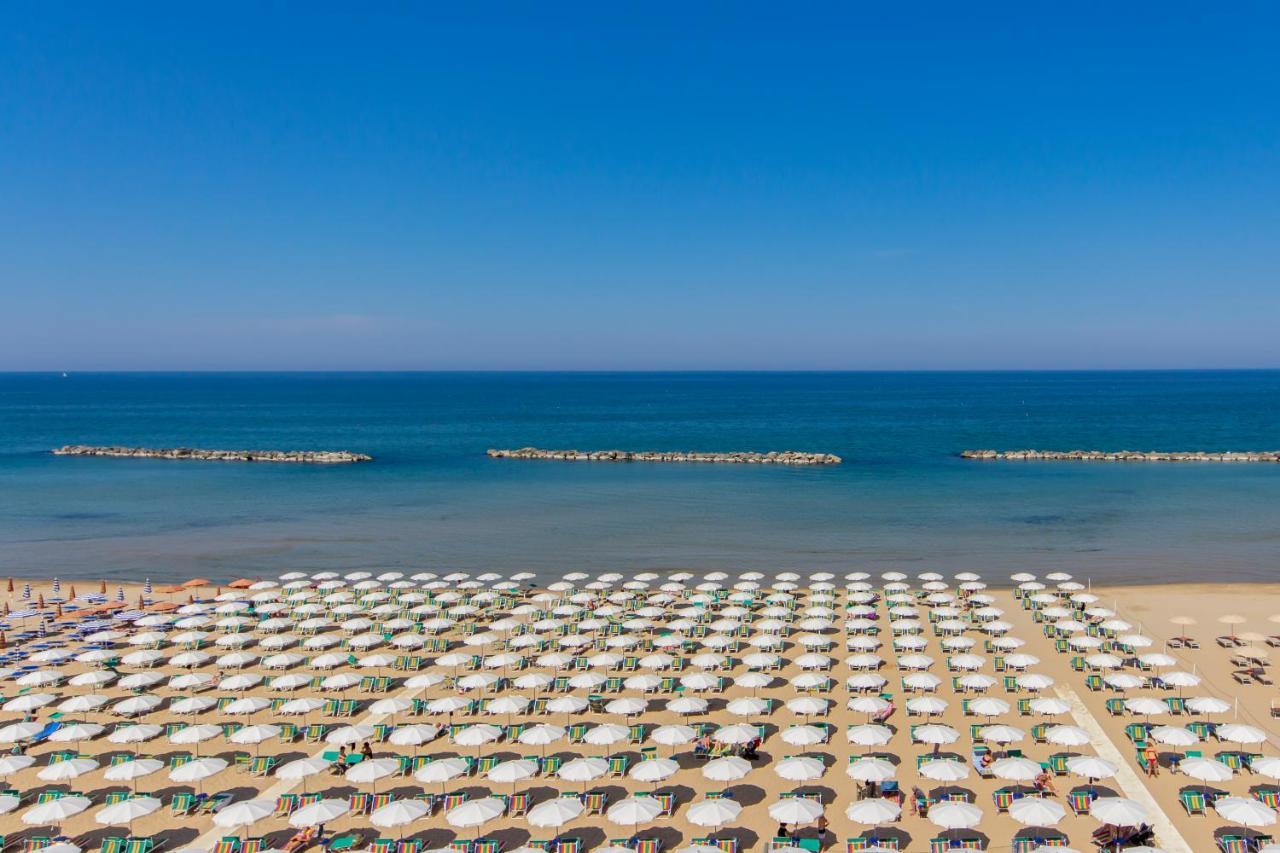 Hotel President'S Pesaro Bagian luar foto