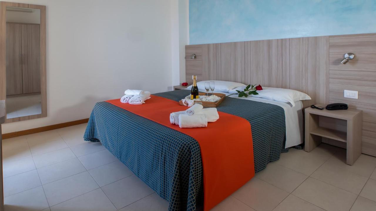 Hotel President'S Pesaro Bagian luar foto