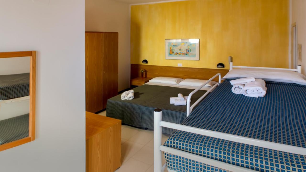 Hotel President'S Pesaro Bagian luar foto