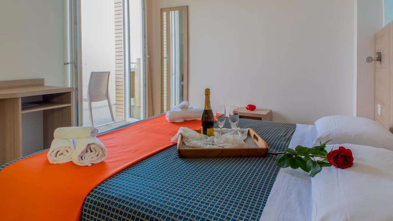 Hotel President'S Pesaro Bagian luar foto
