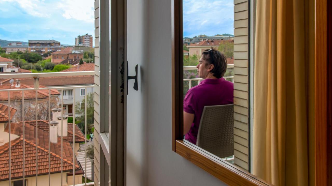 Hotel President'S Pesaro Bagian luar foto