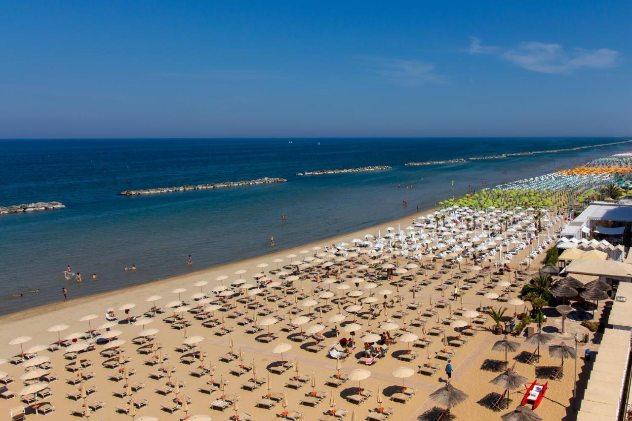 Hotel President'S Pesaro Bagian luar foto