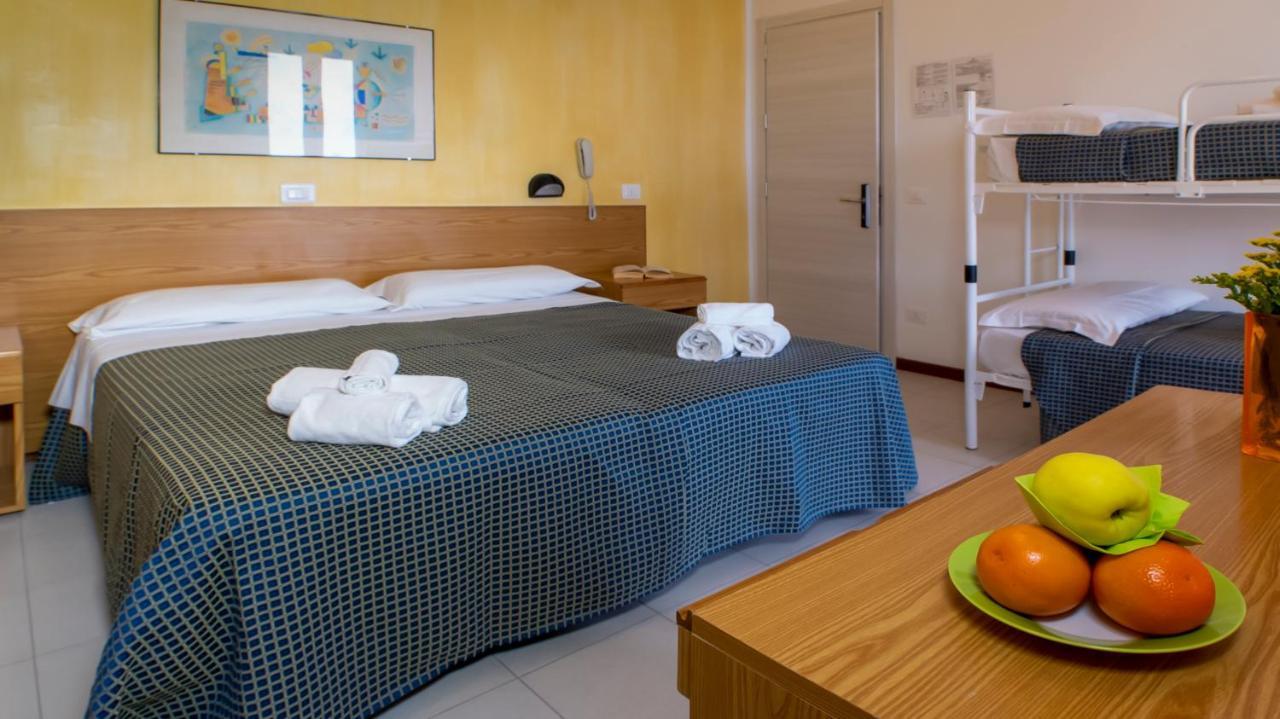 Hotel President'S Pesaro Bagian luar foto