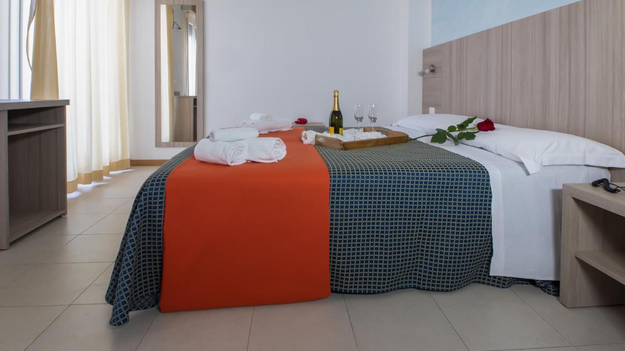 Hotel President'S Pesaro Bagian luar foto