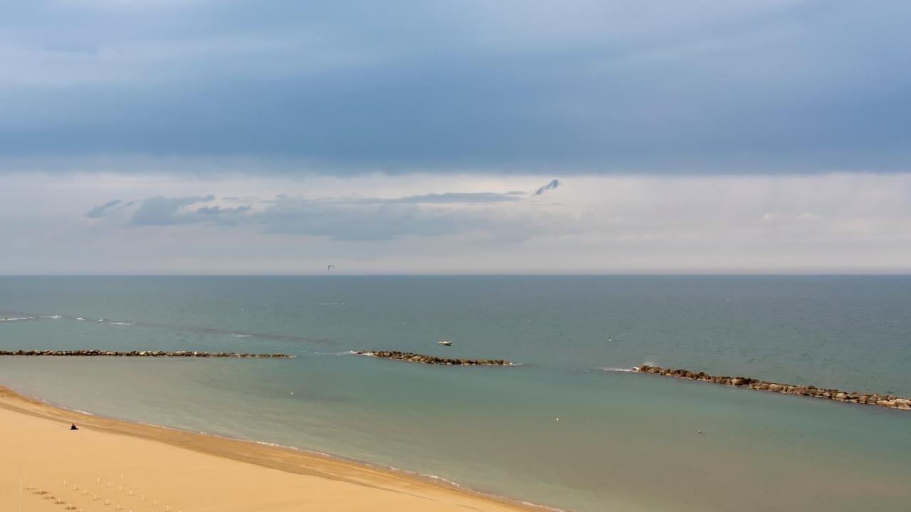 Hotel President'S Pesaro Bagian luar foto